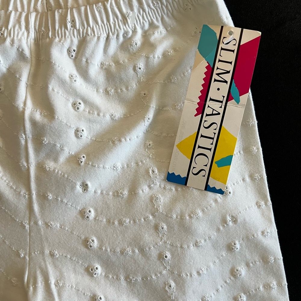 Vintage White Eyelet Bike Shorts - Picture 4 of 4